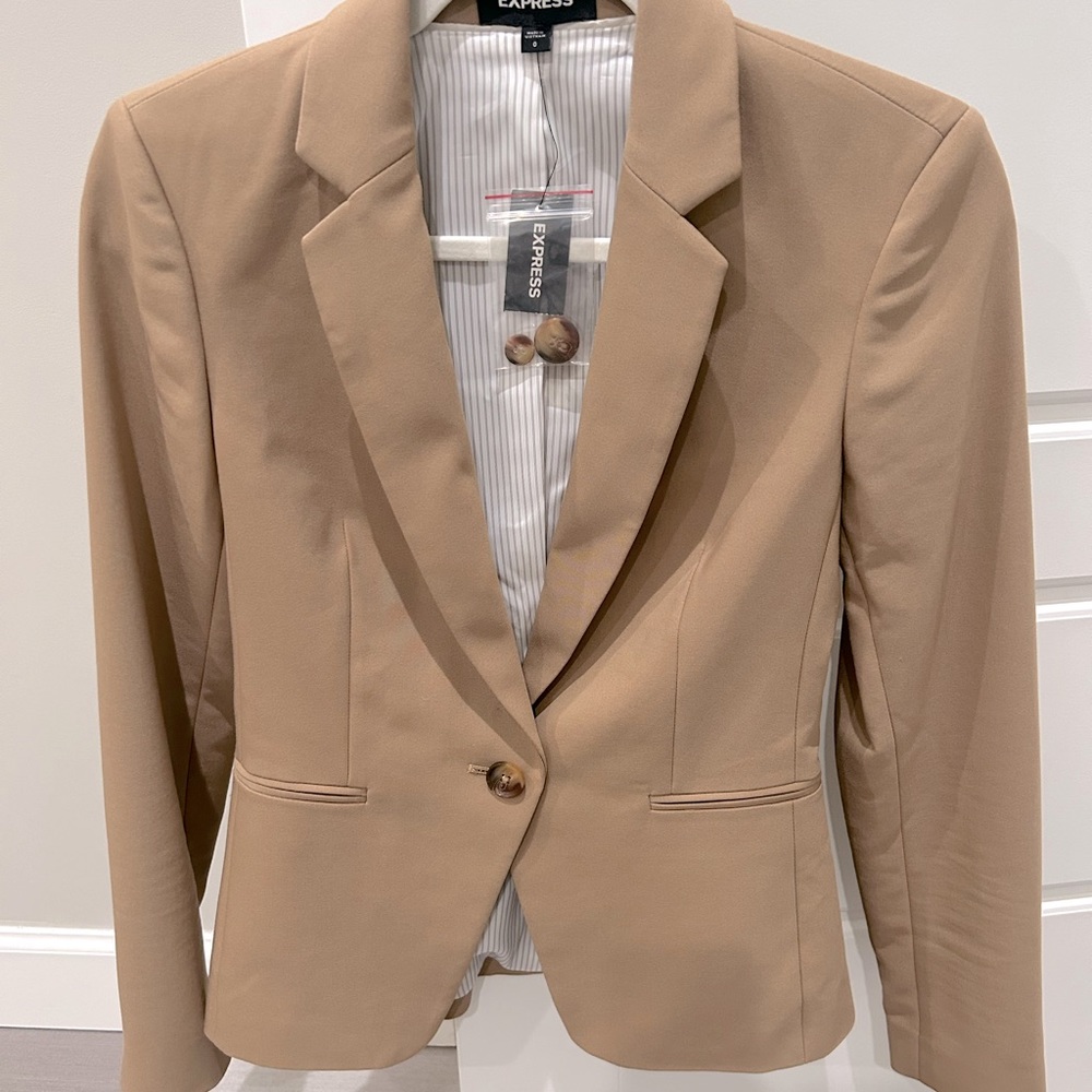 Express blazer, size 0. Brand new with tags. Great condition. Beige color.